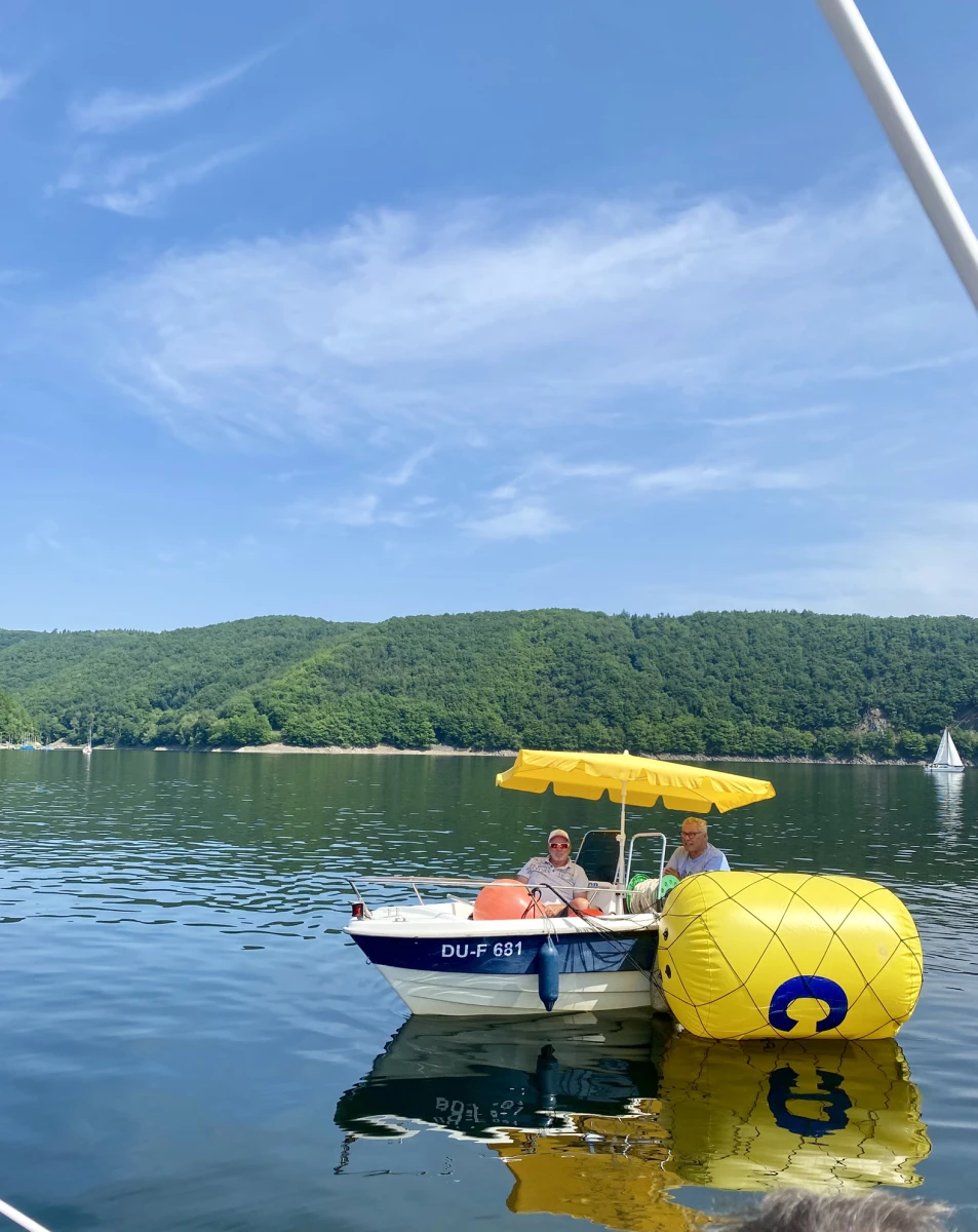 Tonnenleger auf dem Rursee