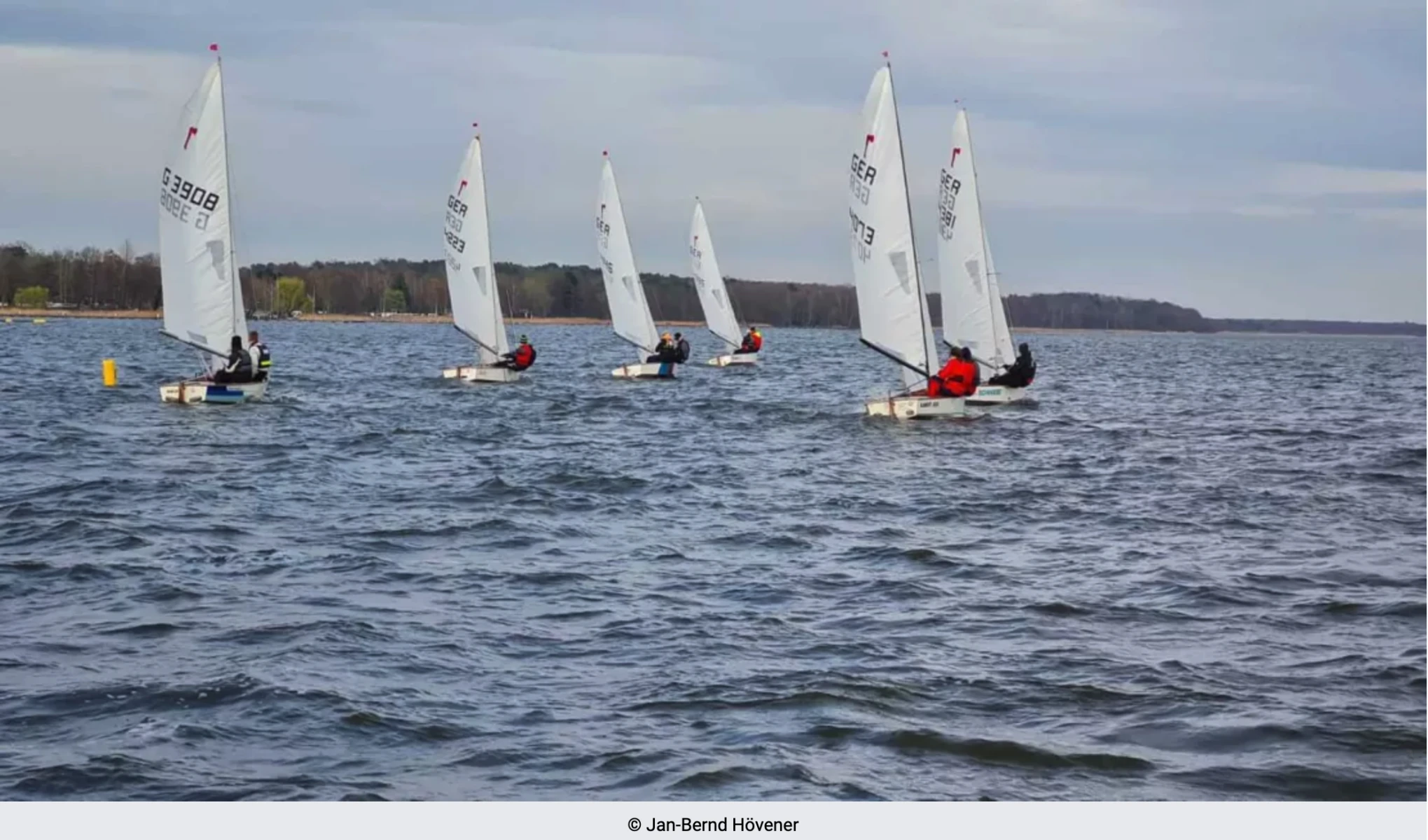 Piraten segeln auf dem Dümmer See