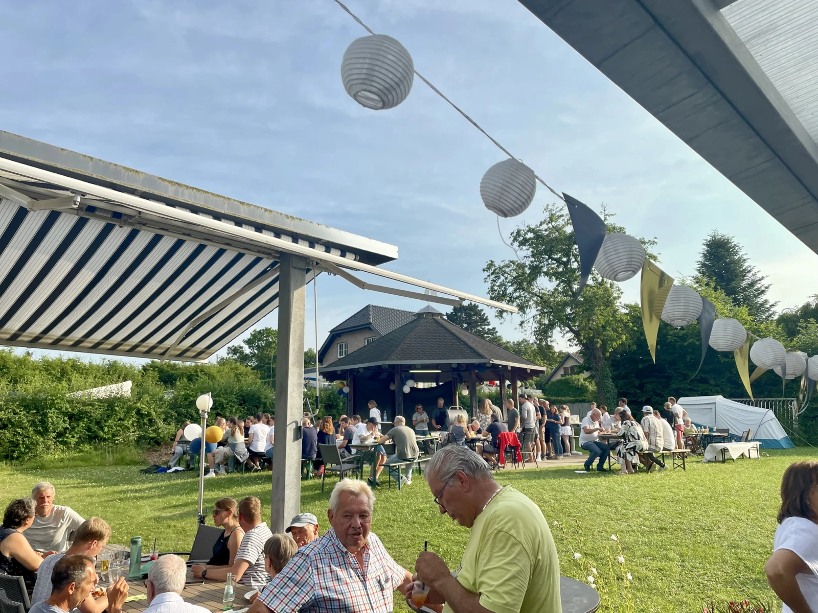 Außengelände des Segelsportclub Rursee