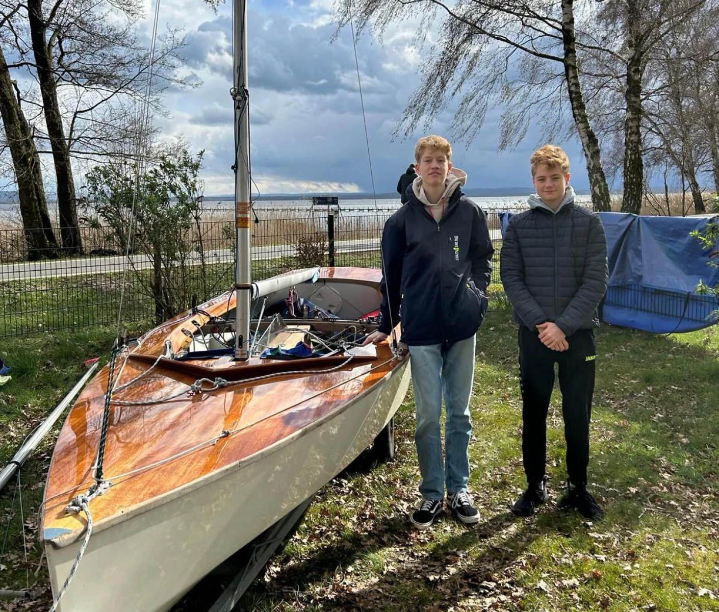 Jonas und Timm in der Piratenklasse am Steinhuder Meer 