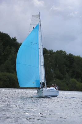 Sunbeam 22.1 mit Gennaker auf dem Rursee beim SSCR